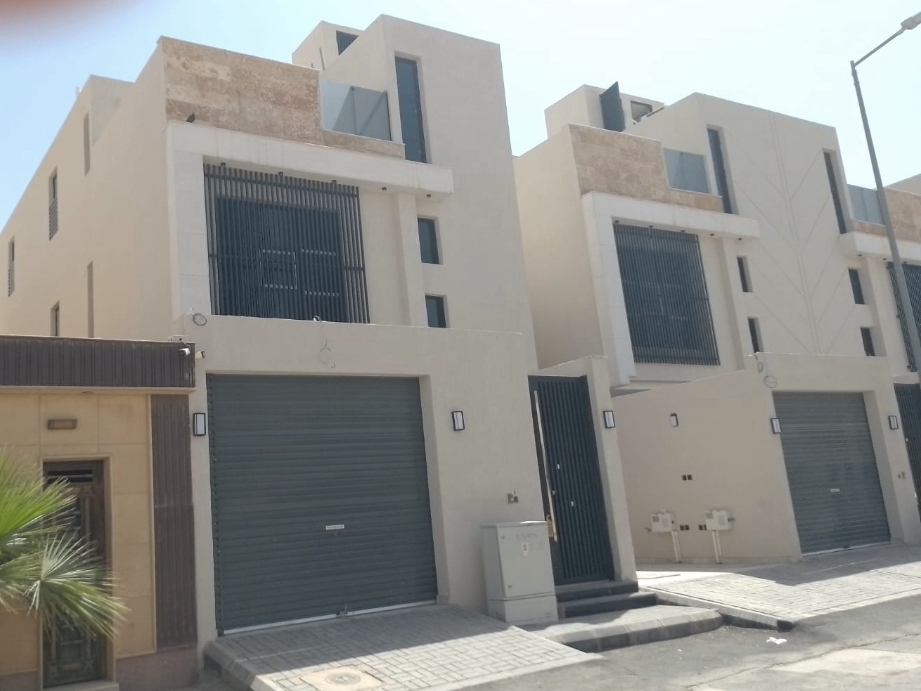 للبيع | دور واسع ومميز بحي الخليج